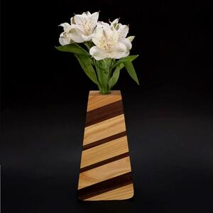 AMADEA Dřevěná váza trojúhelníková se šikmými pruhy, masivní dřevo čtyř druhů dřevin, výška 23 cm