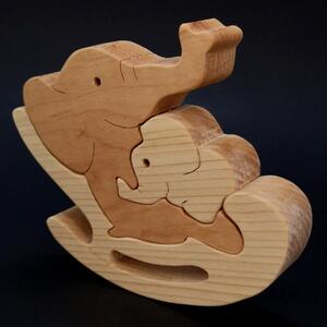 AMADEA Dřevěné puzzle houpací slon, masivní dřevo dvou druhů dřevin, 14x12x3 cm