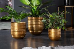 Designový set tří art deco květináčů Baneli z kovu zlaté barvy s kladívkovým vzorem