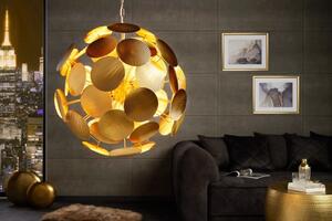 Designová závěsná lampa Globe kulatého tvaru z kovových plíšků zlaté barvy 63cm