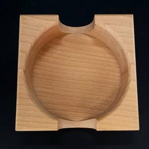 AMADEA Dřevěný stojánek hranatý na podtácky kulaté, masivní dřevo, 12,5x12,5x4,5 cm