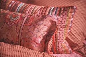 Pip Studio polštář Kyoto Nights Cushion Pink 35x60 s výplní (Dekorační polštářek v perkálovém povlaku)