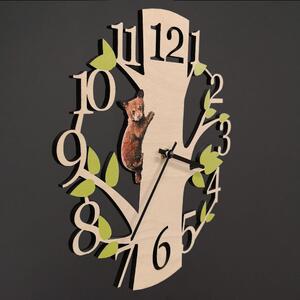 AMADEA Dřevěné hodiny nástěnné kulaté ve tvaru stromu s medvídkem, masivní dřevo, průměr 30 cm, český výrobek