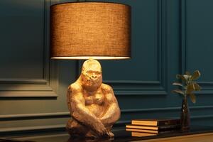 Designová stolní lampa Apell s kovovou podstavou ve zlaté barvě ve tvaru gorily as kruhovým černým stínítkem 60 cm