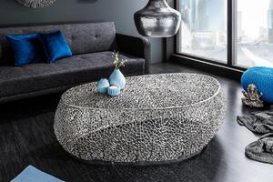 Designový glamour asymetrický konferenční stolek Hoja se vzdušným organickým vzorem z kovu ve stříbrné barvě 122 cm