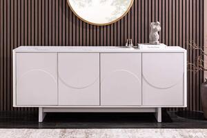 Art deco obdélníkový čtyřdveřový bílý příborník Savonia s 3D reliéfem a mramorovou bílou deskou 180 cm