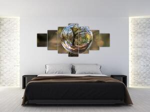 Obraz - Odraz ve skleněné kouli (210x100 cm)