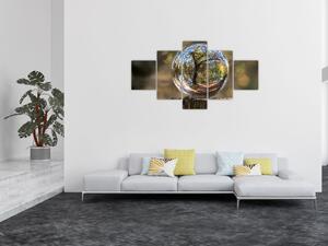 Obraz - Odraz ve skleněné kouli (125x70 cm)