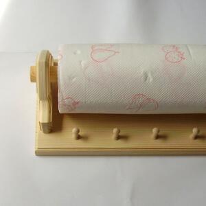Držák na papírové utěrky s háčky přírodní, bez povrchové úpravy