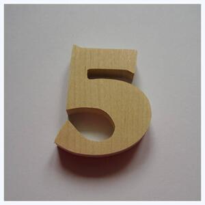 "5" dřevěné domovní číslo v.4,5 cm přírodní, bez povrchové úpravy