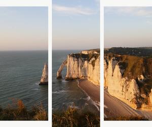 Útesy Étretat v teplém večerním světle – Třídílný obraz B, 120 × 100 cm