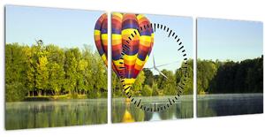Obraz horkovzdušného balónu na jezeře (s hodinami) (90x30 cm)