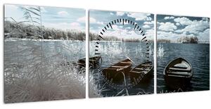Obraz - Dřevěné loďky na jezeru (s hodinami) (90x30 cm)