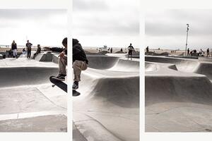Skateboardista ve skateparku – Třídílný obraz B, 120 × 80 cm