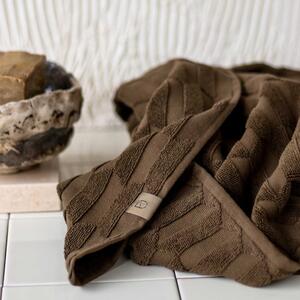 Tmavě hnědý bavlněný ručník 50x95 cm Geo – Mette Ditmer Denmark