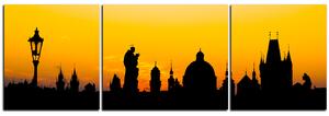 Obraz na plátně - Siluety věží a sochy v Praze - panoráma 5112C (150x50 cm)