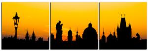 Obraz na plátně - Siluety věží a sochy v Praze - panoráma 5112B (150x50 cm)