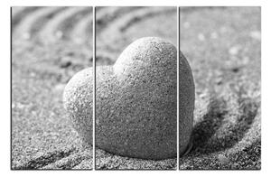Obraz na plátně - Kámen ve tvaru srdce na písku 1161QB (105x70 cm)