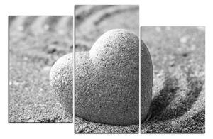 Obraz na plátně - Kámen ve tvaru srdce na písku 1161QD (120x80 cm)