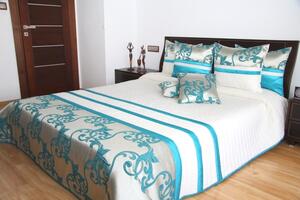 Luxusní přehozy na postel v bílé barvě s ornamenty a proužky