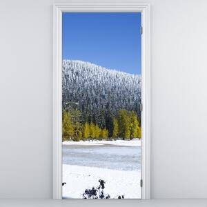 Fototapeta na dveře - Zasněžené hory v zimě (95x205cm)