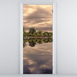 Fototapeta na dveře - Jezero a stromy (95x205cm)