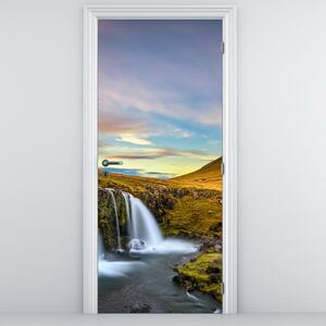 Fototapeta na dveře - Hory a vodopády na Islandu (95x205cm)