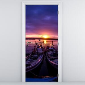 Fototapeta na dveře - Rybářské lodě v přístavu (95x205cm)