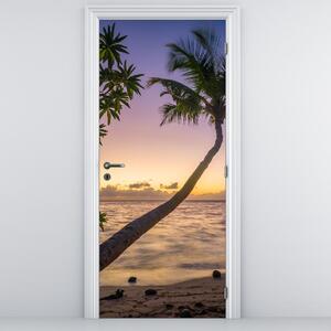 Fototapeta na dveře - Palma na pláži (95x205cm)