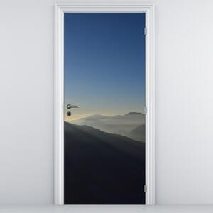 Fototapeta na dveře - Nad vrcholky hor (95x205cm)