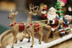 Klasik vánoční Mikuláš na saních hrací LED 45cm