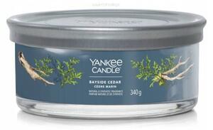 Sójová vonná svíčka BAYSIDE CEDAR Yankee Candle 1 ks