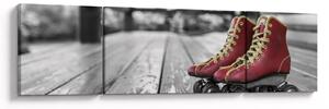 Obraz červených starých kolečkových bot (170x50 cm)