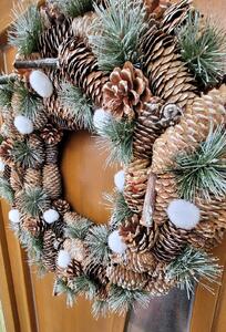 Vánoční věnec na dveře s šiškami 50 cm