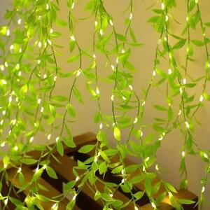 Světelný závěs s listy 200 LED 5,85 m SPRINGOS CL4125