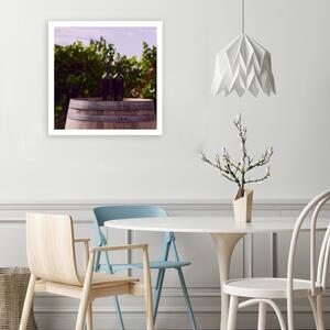 Obraz na plátně Láhve na víno a dřevěný sud Rozměry: 30 x 30 cm