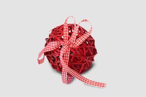 Vingo Proutěná dekorační koule, červená – 10 cm