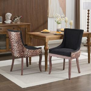 Sada dvou jídelních židlí A&A Furniture, potažené zpevněnou látkou, s dřevěnými nohami, bronzovými hřebíčky a leopardím vzorem