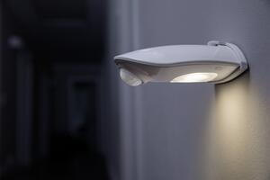 Bílé venkovní nástěnné LED světlo DOOR DOWN IP54 se senzorem