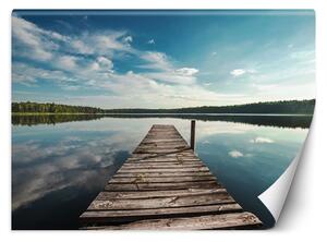 Fototapeta Pohled z mola na jezero a les Materiál: Vliesová, Rozměry: 200 x 140 cm