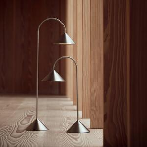 FRANDSEN LED stojací lampa Grasp, nerezová ocel, výška 72 cm, stmívatelný, Hliník / šedá / zinek, Nerezová ocel, Design