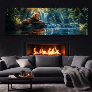 Obraz na plátně - Lev odpočívá u vodopádu v džungli FeelHappy.cz Velikost obrazu: 120 x 40 cm