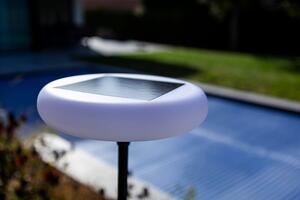 Lutec 6910901012 LED zahradní solární stojací svítidlo Pops 1x5,1W | 480lm | 3000K | IP54 - USB, černá
