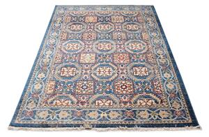 Modrý orientální koberec v marockém stylu