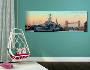 Obraz nádherná loď na řece Temže v Londýně - 120x40 cm
