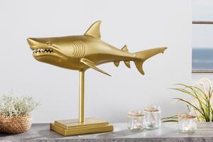 Zlatá designová dekorace žralok Perry z kovové slitiny na podstavci 68cm
