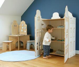 Montessori dřevěná šatní skříň ve tvaru domku Zvolte barvu stran: Nelakovaná, Zvolte barvu polic: Nelakovaná