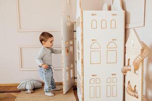 Montessori dřevěná šatní skříň ve tvaru domku Zvolte barvu stran: Mátová, Zvolte barvu polic: Nelakovaná