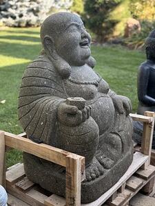 Socha šťastný Buddha Bodhidharma – ručně tesaná z vulkanického kamene, Bali (60 a 80 cm)
