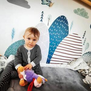 INSPIO-textilní přelepitelná samolepka - Modré samolepky na zeď - Kopce a obláčky do dětského pokoje pro kluky